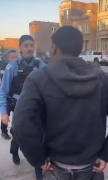 Tense Standoff Between Teen and Chicago Police Department Draws Crowd on West Side 😳