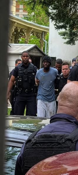 #BREAKING – Philadelphia Shooting Suspect Escapes Police Custody at Hospital — Caught Hiding in Shed After 3-Hour Manhunt.